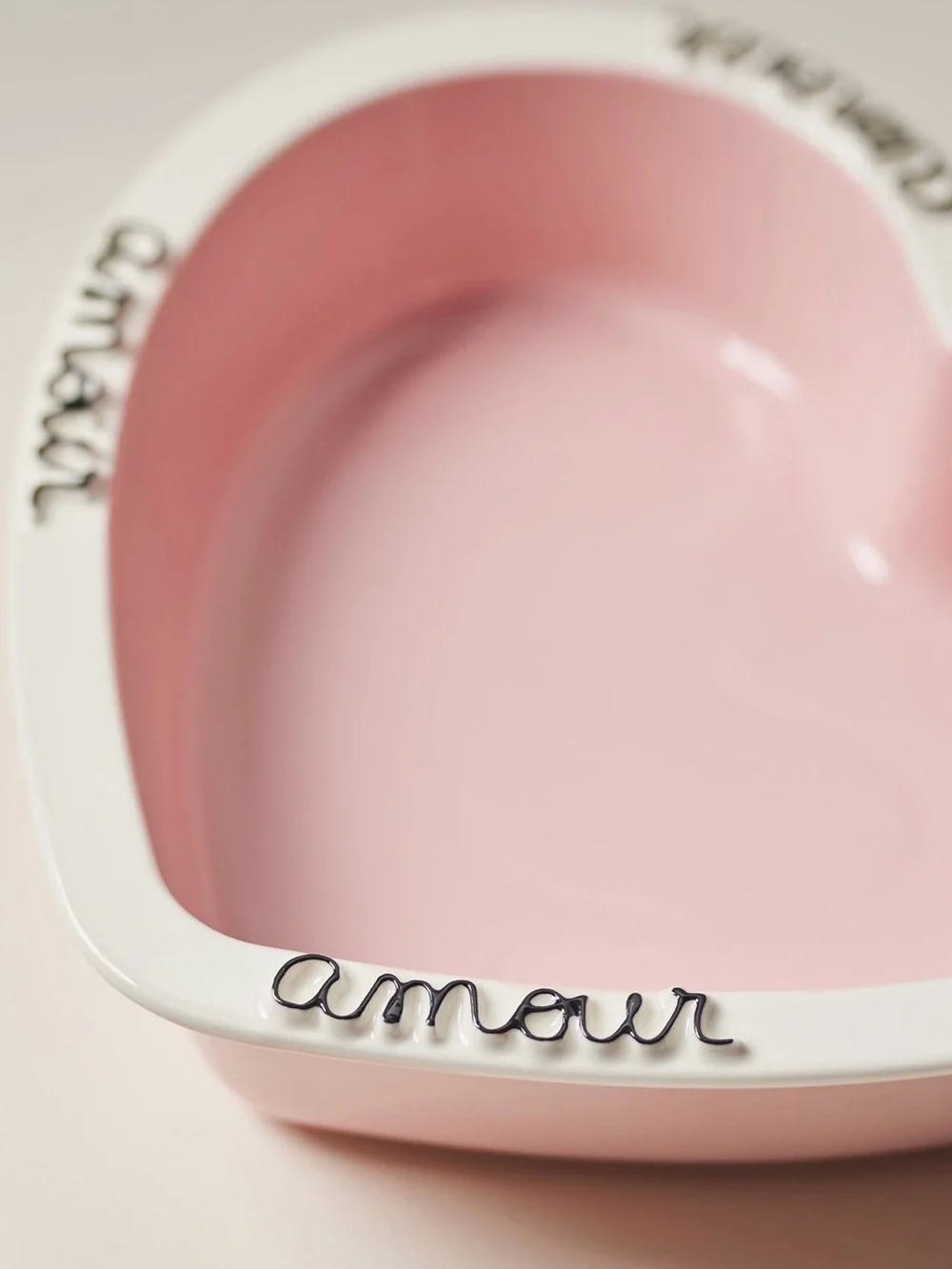 New Anthropologie amour Heart-Shaped Pink pie dish stoneware